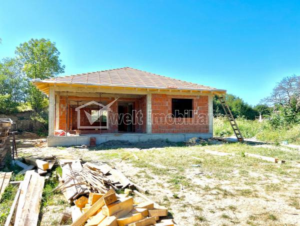 Casa 3 camere de vanzare in Aiton, cartier Centru