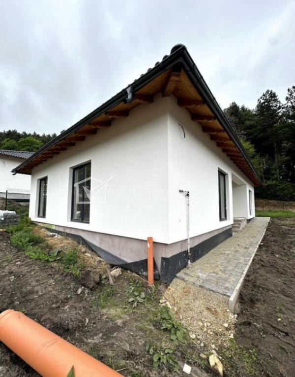 Casa 4 camere de vanzare in Popesti, cartier Centru