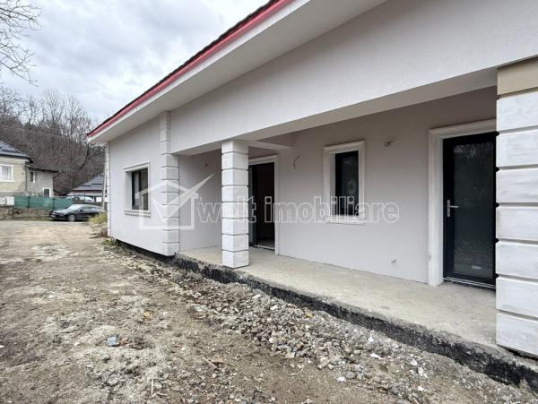 Casa 4 camere de vanzare in Popesti, cartier Centru