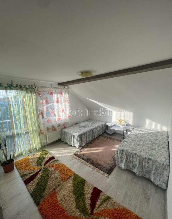 Casa 5 camere de vanzare in Mihai Viteazu, cartier Centru