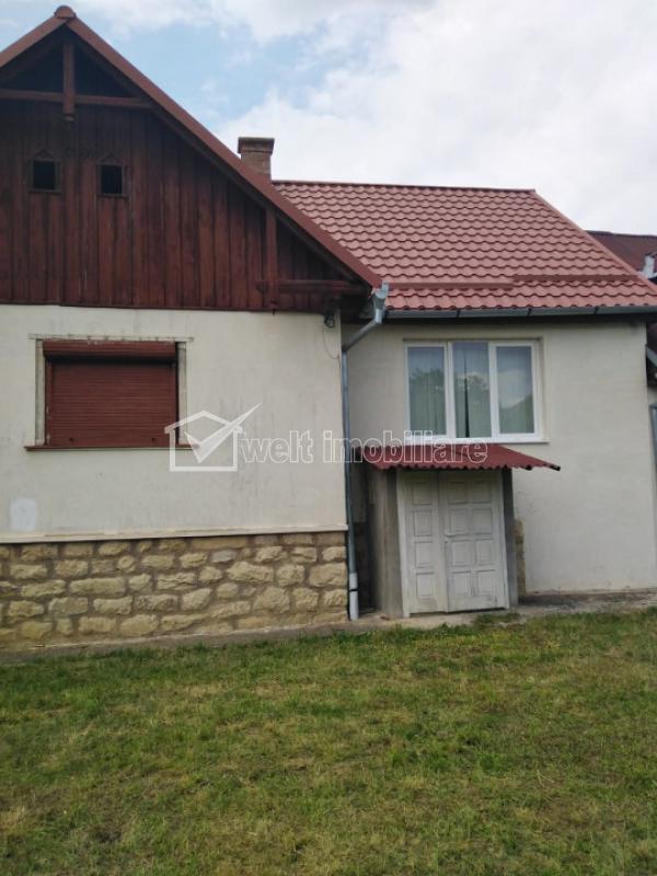 Casa 4 camere de vanzare in Sancraiu, cartier Centru