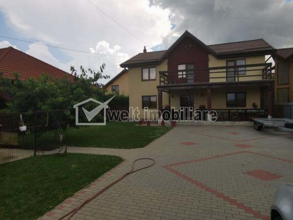 Casa 7 camere de vanzare in Campenesti, cartier Centru