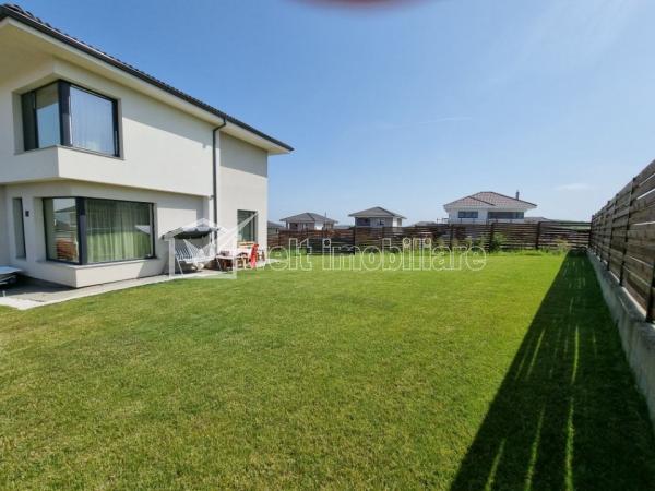 Casa 4 camere de vanzare in Dezmir, cartier Centru